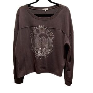 Pretty Rebel Gray Cropped Graphic Pullover Size L